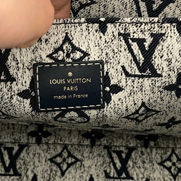 ❌SOLD❌NEW Louis Vuitton On The Go OTG MM Denim Sold OUT Tote Bag - Picture 7 of 10